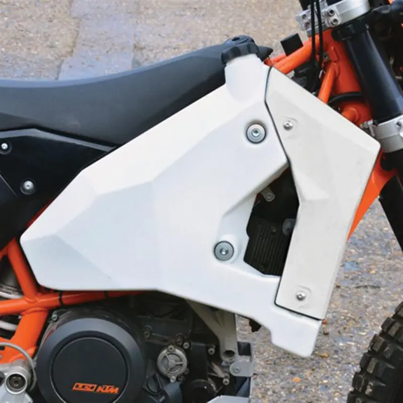 Rally Raid Products Evo2 Fuel Tanks With Shrouds 2.6 Gallon White#1576550001 1